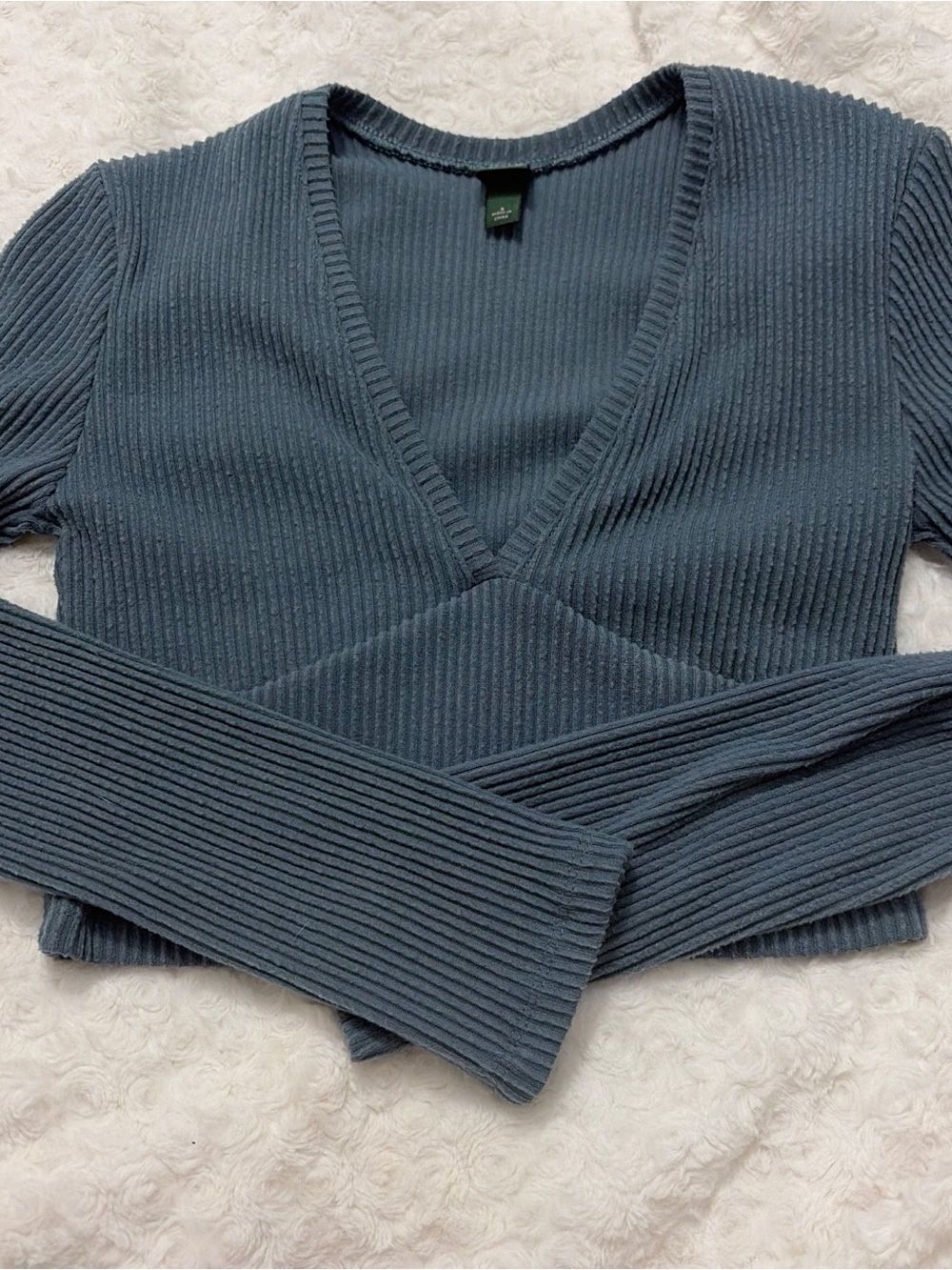 wild fable ribbed V-neck crop top in blue-gray